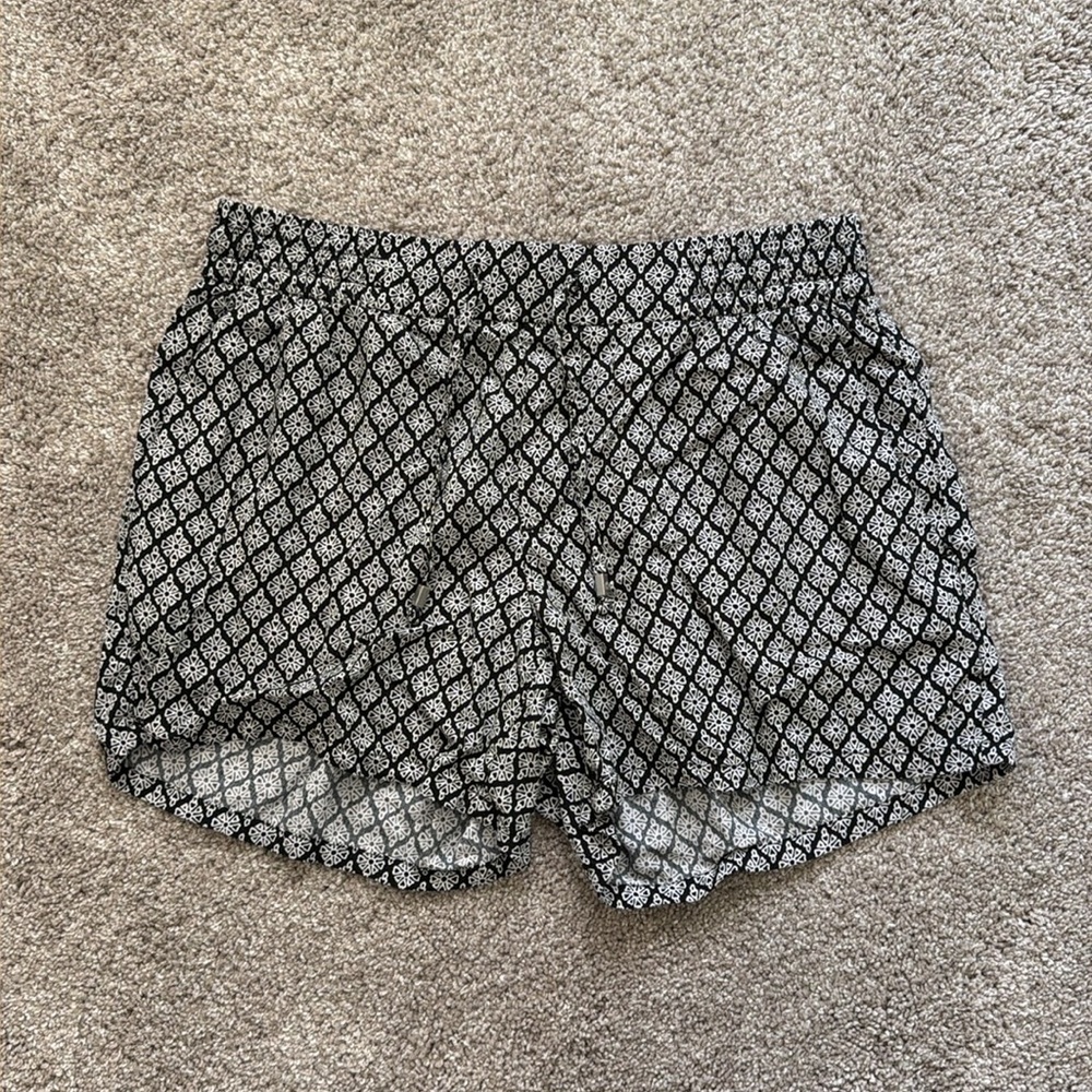 Old Navy Women's Black and White Patterned Shorts
